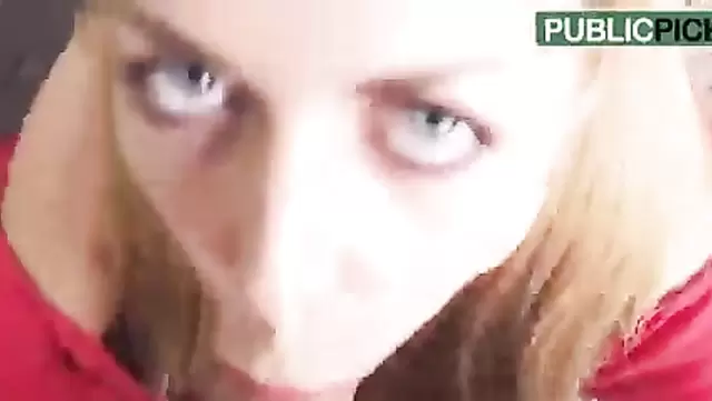 Rus fahişeyle halka açık oral seks