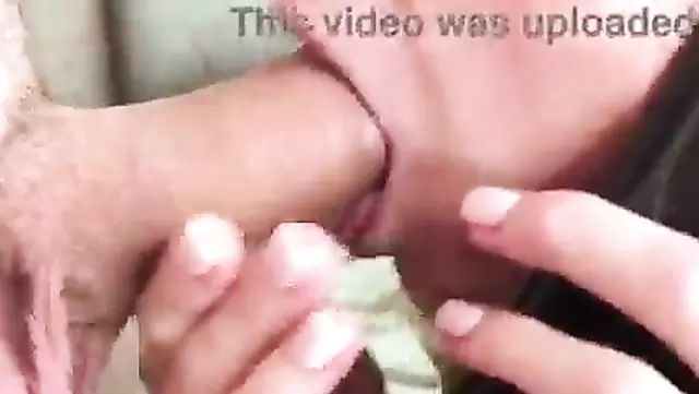 Kız, Rus arkadaşına leziz bir oral yaptı.